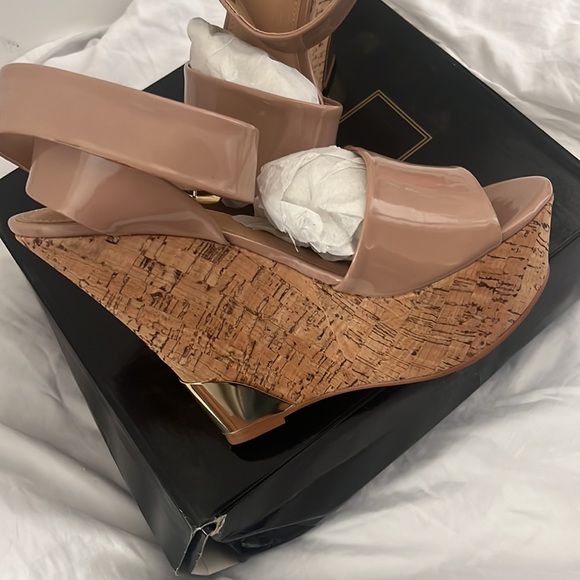 Colin Stuart wedge heels. New with box. - Picture 7 of 8